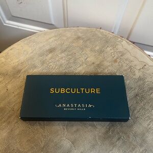 Anastasia Beverly Hills Subculture Palette in 14 shades